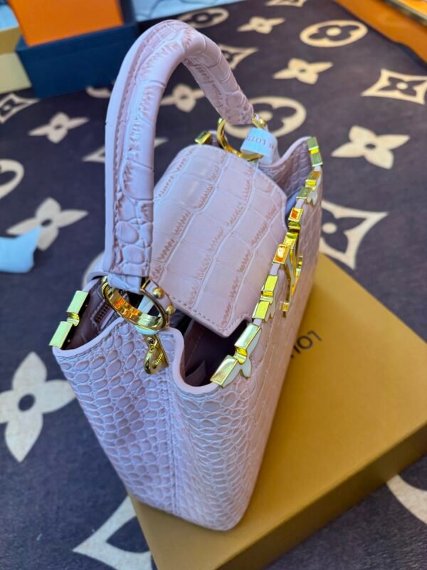 0c32a014decd456e0964579f1374ba75 14-LV Capucines Bag