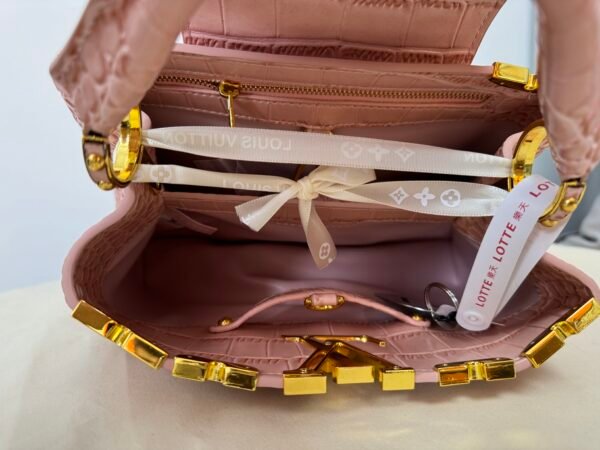 218383c41ff15791480619a6318456cc 14-LV Capucines Bag