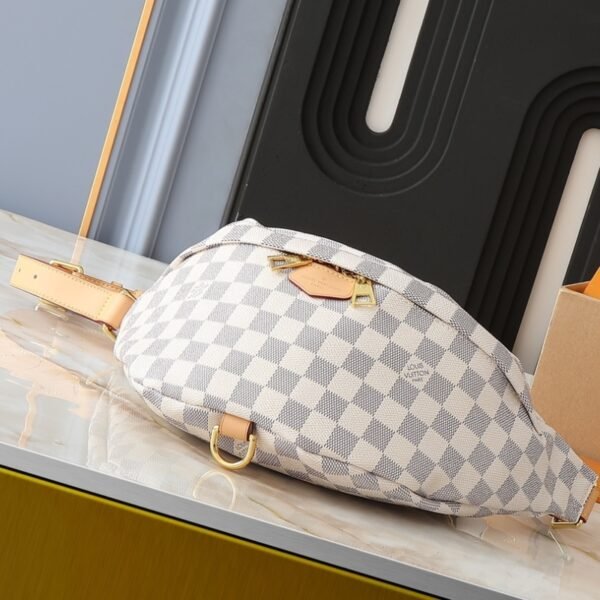 59030146f27d794378d8f90570d4a3af07cf206f 80-Louis Vuitton Bumbag