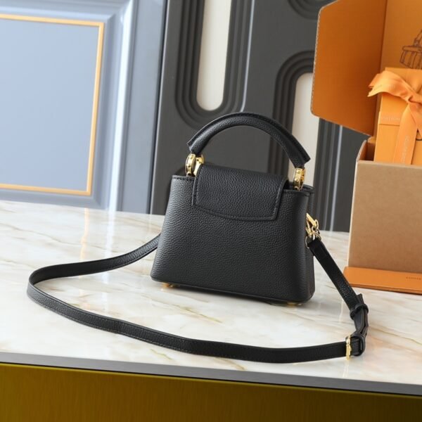 7b636d3a7ef9434bbbcfaa5c2cd1e4b4ddc9589d 79-Louis Vuitton Capucines Chain On You