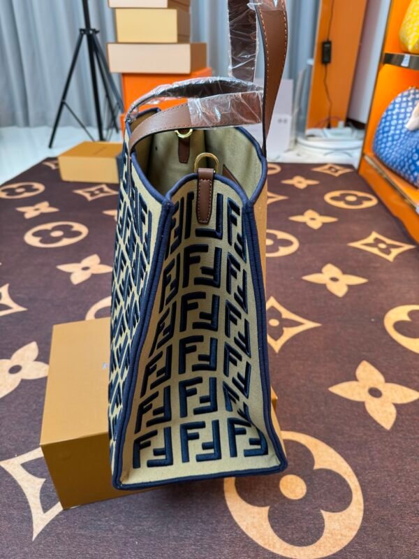 IMG_4930 25-FENDI Sunshine