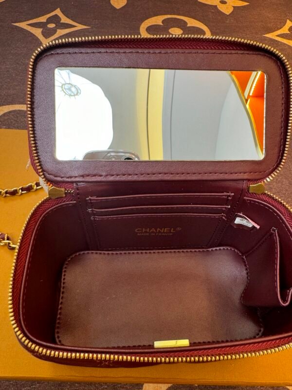 aaac8ed372ce30d25d3ed715ab142ec8 27-CC Chanel