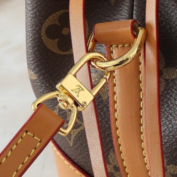 c896d2062fad724db37efc9737fb71fd29b06eda 82-Louis Vuitton Bucket bag