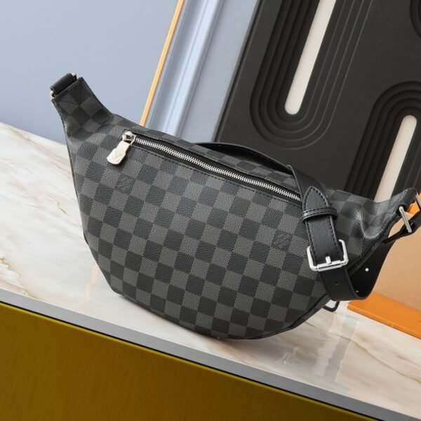 d31c7ff348ff366cb07c045f7cadf7b8a3ae377c 81-Louis Vuitton Bumbag