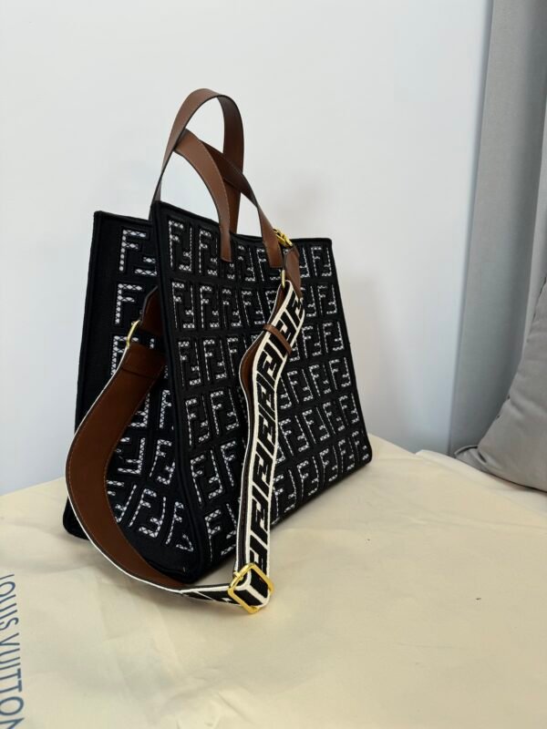 edf1ef6e92235dc2a14e99a5ddf46e08 23-FENDI Sunshine