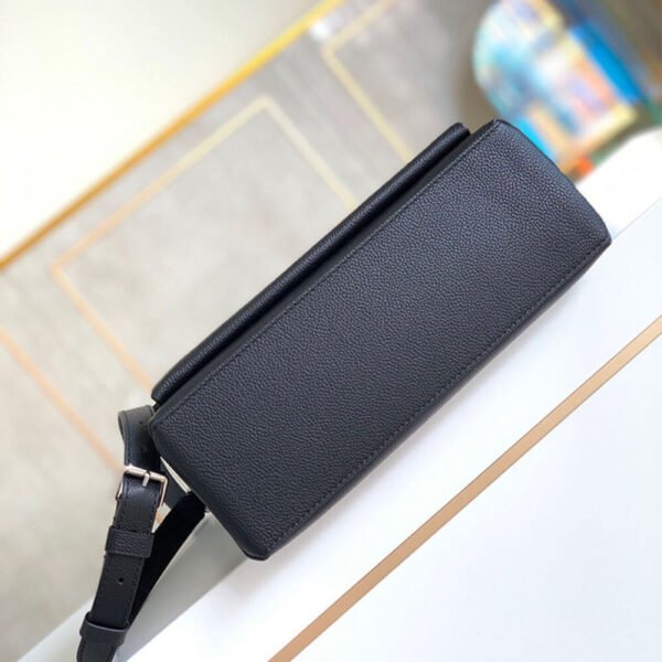ef977e18123388e34d0c42f2408317ea 71-Louis Vuitton MYLOCKME