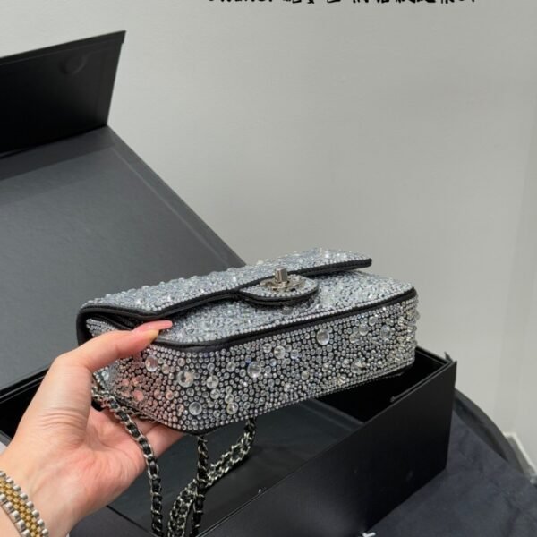 03c2f5b33aacd829b5ac70dccec663e81cffac09 104-Chanel Diamond Dinner Bag