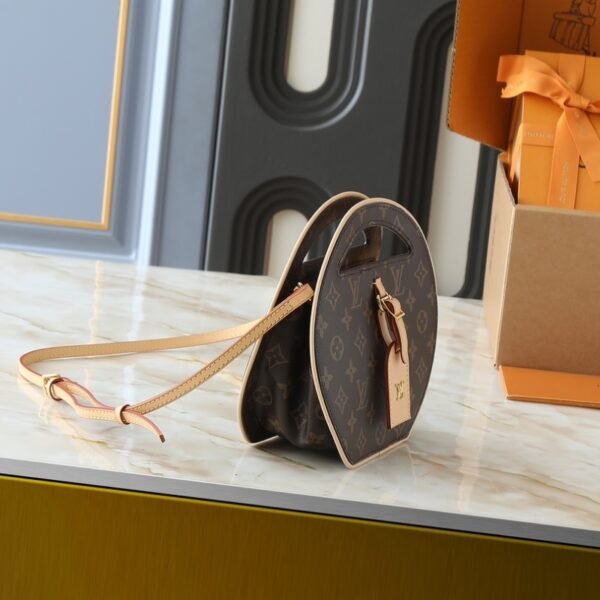 10e8730ecd72db0e010bb774ab564ff87eaec51e 86-LV AROUND ME Crossbody Bag