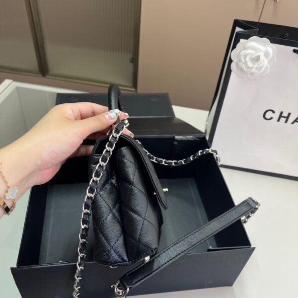 33b5dd1af435d598d091347f3cdaa8944f694309 105-Chanel Kelly Handbag
