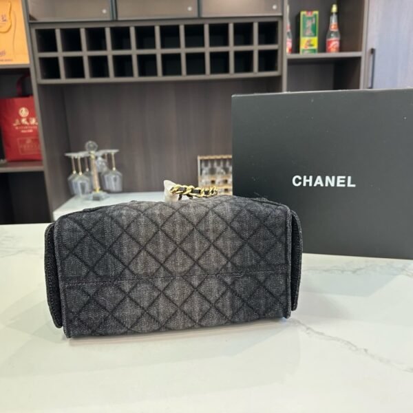 35029cf4c65ad6e08f1965809cef2df8b8487b1f 101-Chanel Canvas Denim Tote Bag
