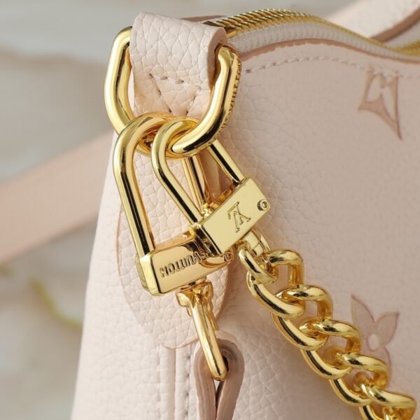38eb01ed1a2f223491c1509336ed071804a9e9fb 93-LV KOREA PRE-LAUNCH Shoulder Bag