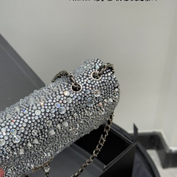 4490717641061653fd3c2f1c20ce6aece79a50c3 104-Chanel Diamond Dinner Bag