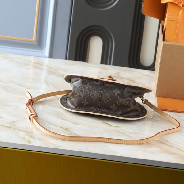 5d218c7d9e45413e188eb22eef26b368bcf7ca60 86-LV AROUND ME Crossbody Bag