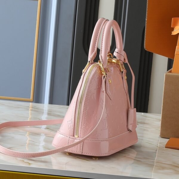 7a3c9ede8e1e493d999ba35319670b16ad0a8e83 84-LV Alma BB Handle Bag