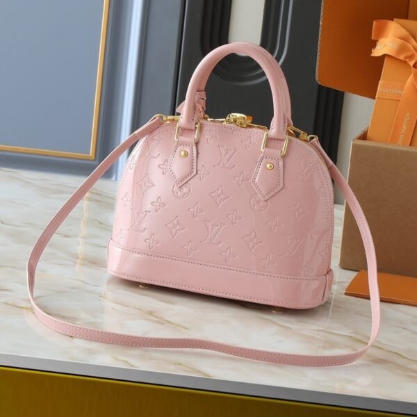 7fd5af0698ca24ed820bd58dfd5defaf8fb9f6a1 84-LV Alma BB Handle Bag