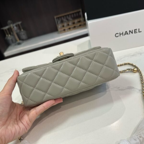 84c18bc47a68481796e1cc0275800ceef9eba5b2 103-Chanel Classic Flap Bag with Gold Ball