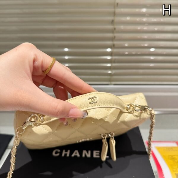 9059e7c76af2bd80c0f877b08ecb61fadd11c644 99-Chanel 25c Handbag