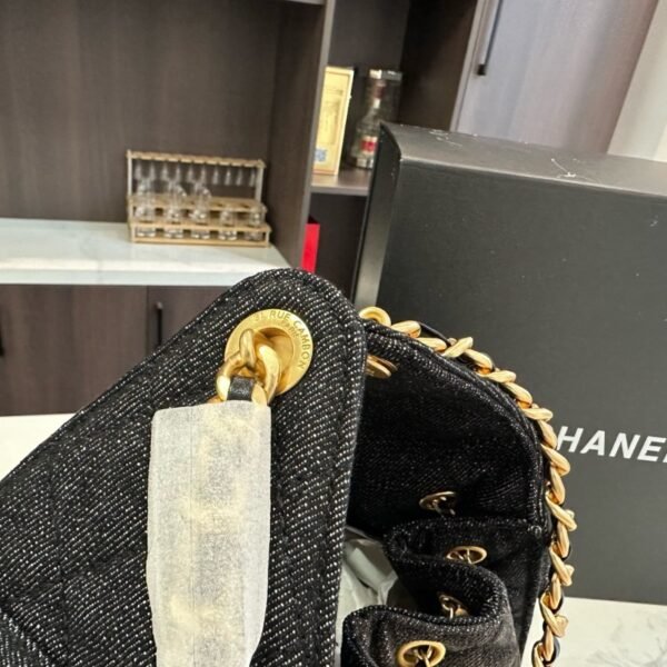 ab591abb7179ae27f84d7c03fe7ce65fc63c5741 101-Chanel Canvas Denim Tote Bag