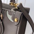 c712316ff89a69719f2c64102c806122e3239c8d 39-LV Onthego Tote BB