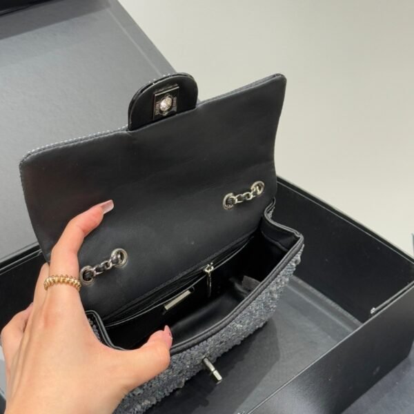 d8b14d76e3afd9225a4cbf9649144f5cb0a9cea8 104-Chanel Diamond Dinner Bag