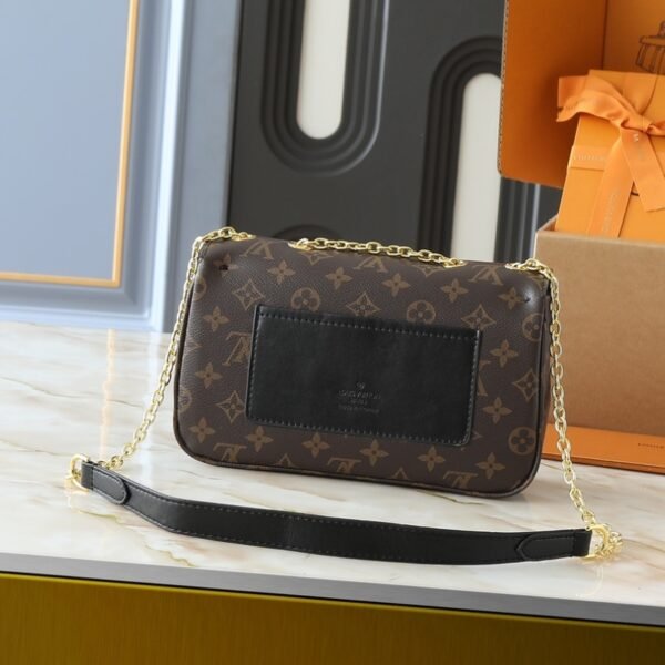 de960d53e9f1c389b237667e6b86229546168ce0 94-LV Marceau Chain Bag