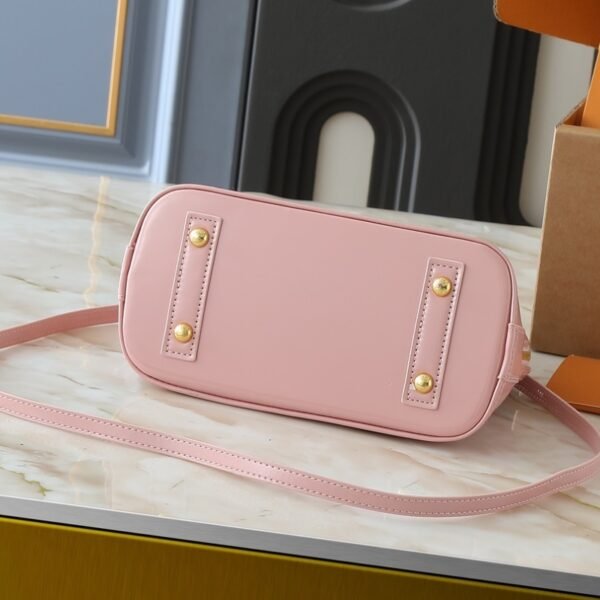 e652440aba64ae3723e79988b6363c736ccc9bf9 84-LV Alma BB Handle Bag